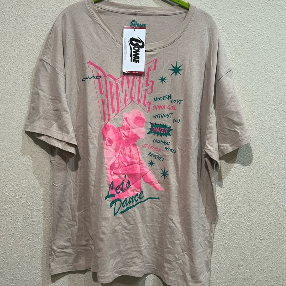 Nwt David Bowie band tee. 100% cotton. Size xl. Pit 25”. Length 28”. Very soft